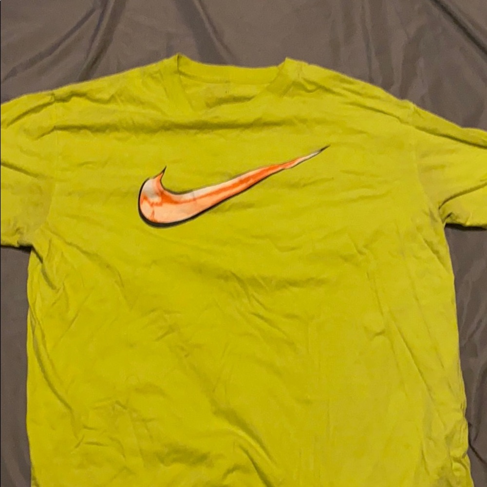 Selling a medium nike shirt